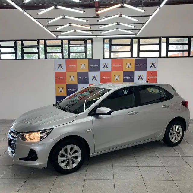 Carro Chevrolet Onix 2023 LT 1.0