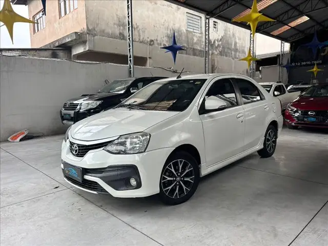 Carro Toyota Etios Sedan 2017 Platinum 1.5 (Aut) (Flex)