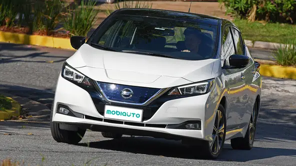 Avaliação: Nissan Leaf é amigo do meio ambiente, mas carregamento lento e autonomia baixa fazem do hatch um inimigo dos apressados