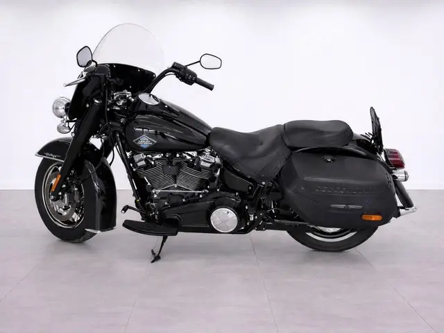 Moto Harley-Davidson Heritage 2025 Classic FLHC/FLHCS