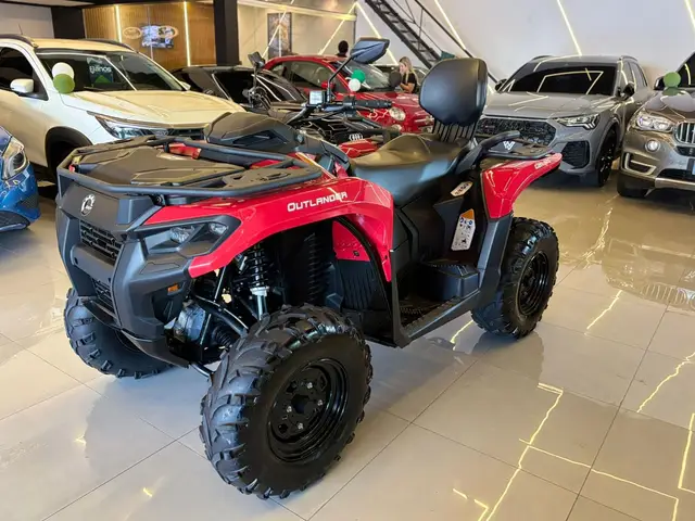 Moto BRP Can-Am Commander 2024 can-am Oultland. Max LTD 1000R 4x4 Quad.