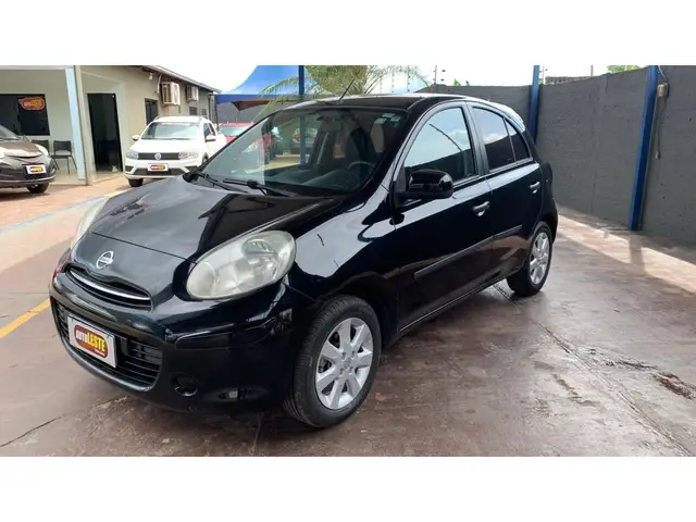 Carro Nissan March 2013 1.6 16V SV (Flex)