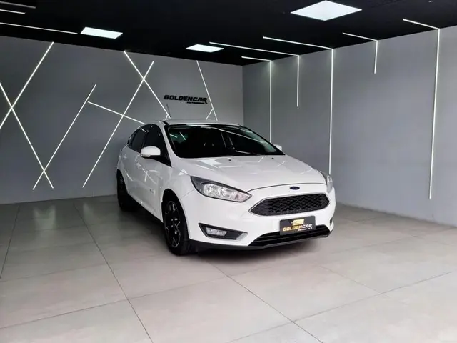 Carro Ford Focus Hatch 2016 SE Plus 2.0 PowerShift