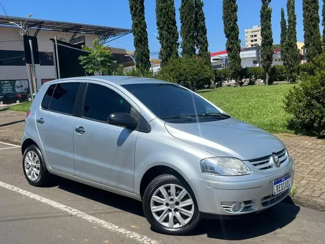 Carro Volkswagen Fox 2010 1.0 8V (Flex) 4p
