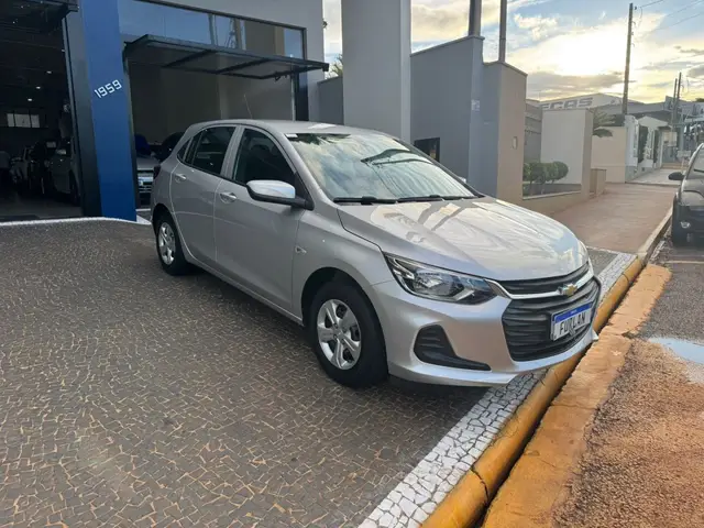 Carro Chevrolet Onix Plus 2020 1.0 LT (Flex)