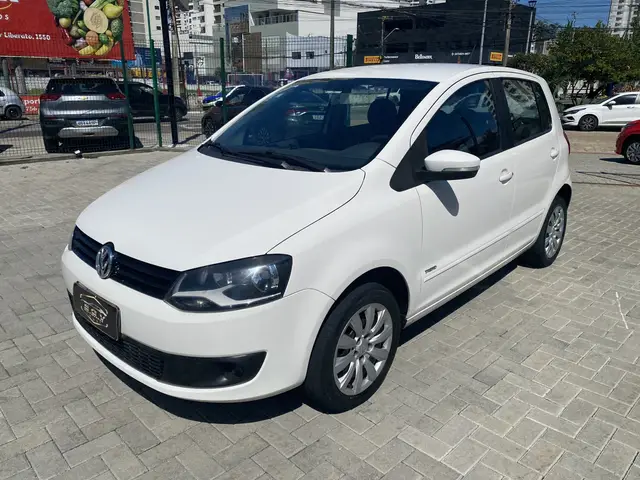 Carro Volkswagen Fox 2014 1.0 TEC Seleção (Flex)
