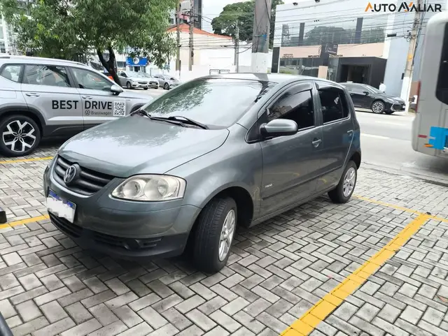 Carro Volkswagen Fox 2010 1.0 8V (Flex) 4p