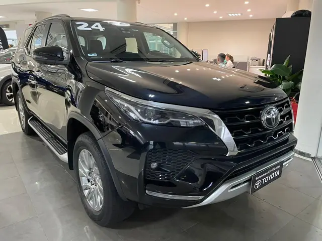 Carro Toyota SW4 2024 SRX 2.8 Turbodiesel 4x4 (Aut.) (7 Lugares)