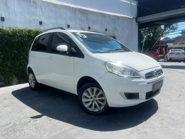 Carro Fiat Idea 2015 Attractive 1.4 8V (Flex)