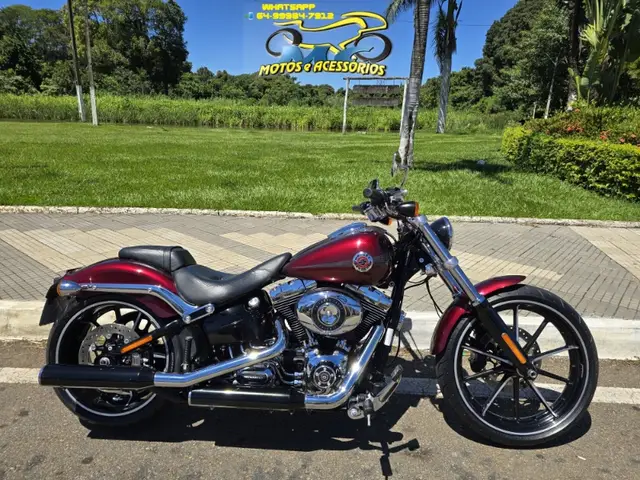 Moto Harley-Davidson Softail 2015 Breakout