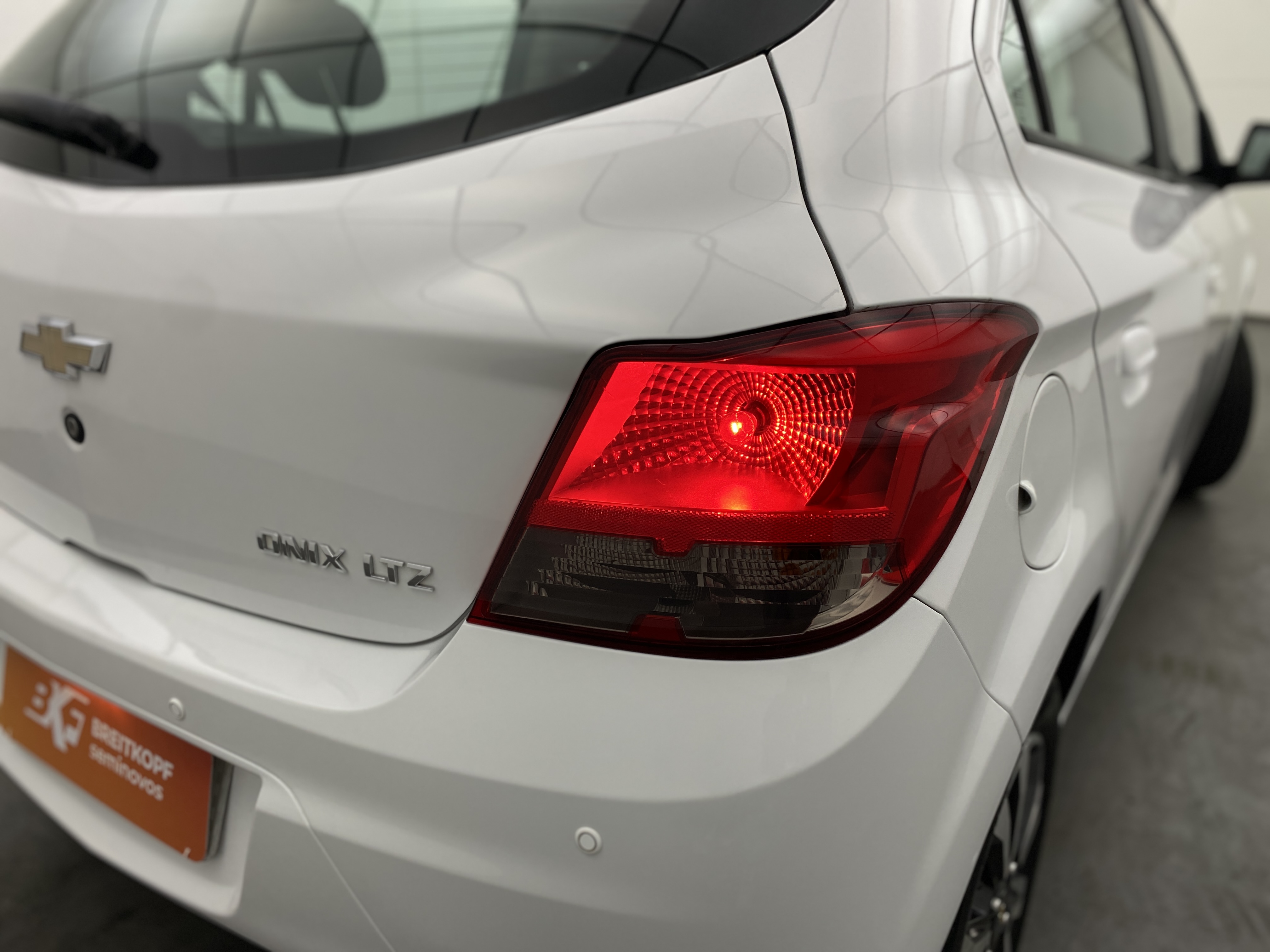 gm - chevrolet onix 1.4 ltz spe/4