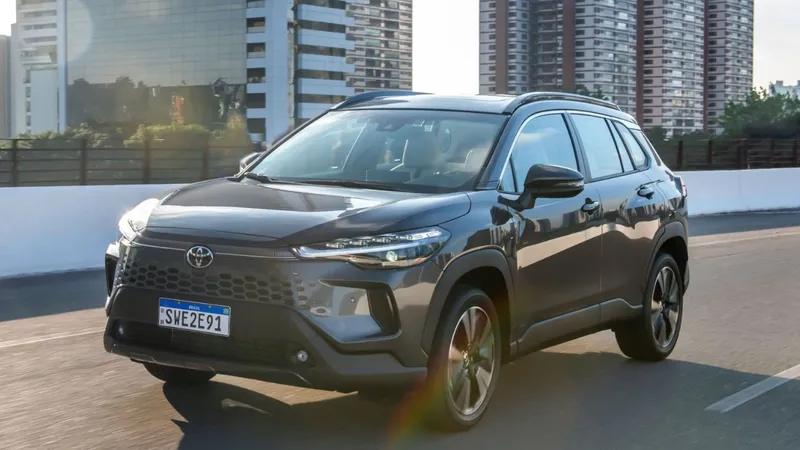 Toyota Corolla Cross híbrido: vale a pena com Yaris Cross R$ 30 mil mais barato?