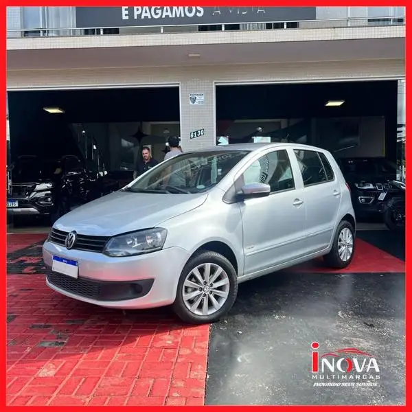 Carro Volkswagen Fox 2011 1.0 8V (Flex) 4p