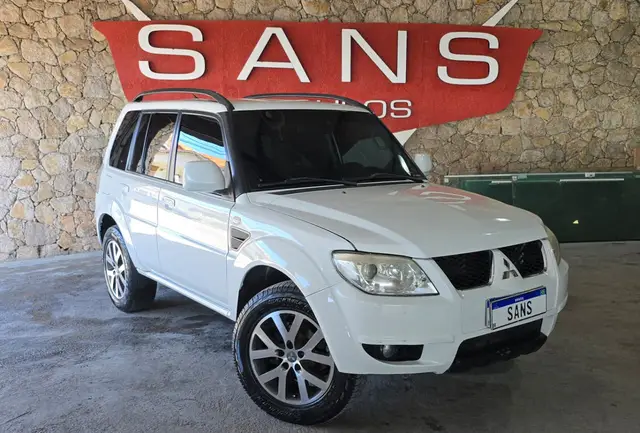 Carro Mitsubishi Pajero TR4 2013 2.0 16V 4x2 (Flex)