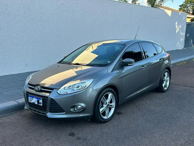 Carro Ford Focus Hatch 2015 SE 2.0 16V PowerShift