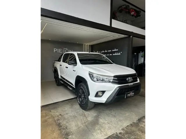 Carro Toyota Hilux Cabine Dupla 2018 Hilux 2.8 TDI SR CD Challenge 4x4 (Aut)