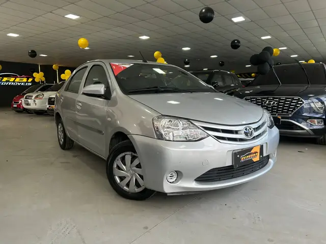 Carro Toyota Etios Sedan 2017 X 1.5 (Flex)