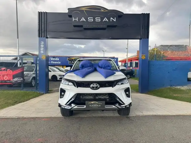 Carro Toyota SW4 2025 SRX Platinum 2.8 Turbodiesel 4x4 (Aut.) (7 Lugares)