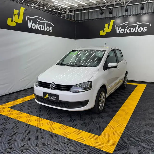 Carro Volkswagen Fox 2014 1.0 TEC (Flex) 4p