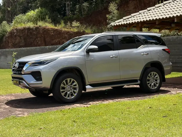 Carro Toyota Hilux SW4 2022 GRS 2.8 TB 4x4 Diesel Automatico