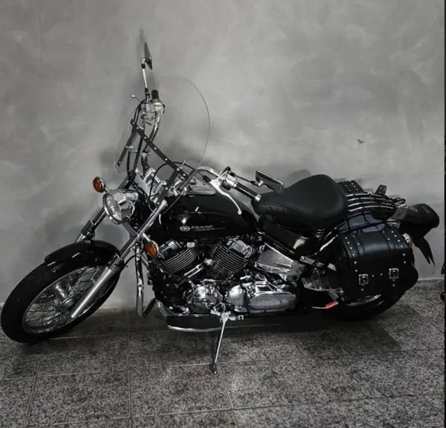 Moto Yamaha XVS 650 2004 Drag Star