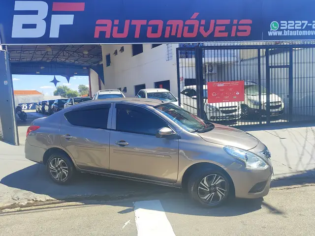 Carro Nissan Versa 2018 1.0 12V (Flex)