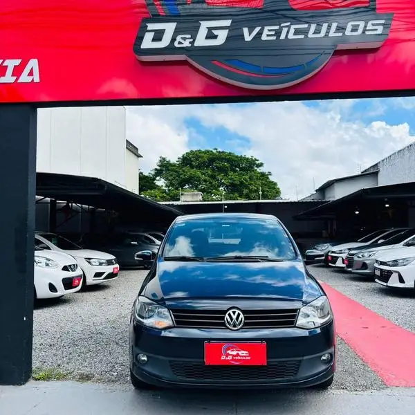 Carro Volkswagen Fox 2014 1.0 TEC Seleção (Flex)