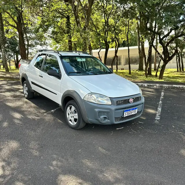 Carro Fiat Strada 2014 Working Celeb.1.4 Fire Flex 8V CD