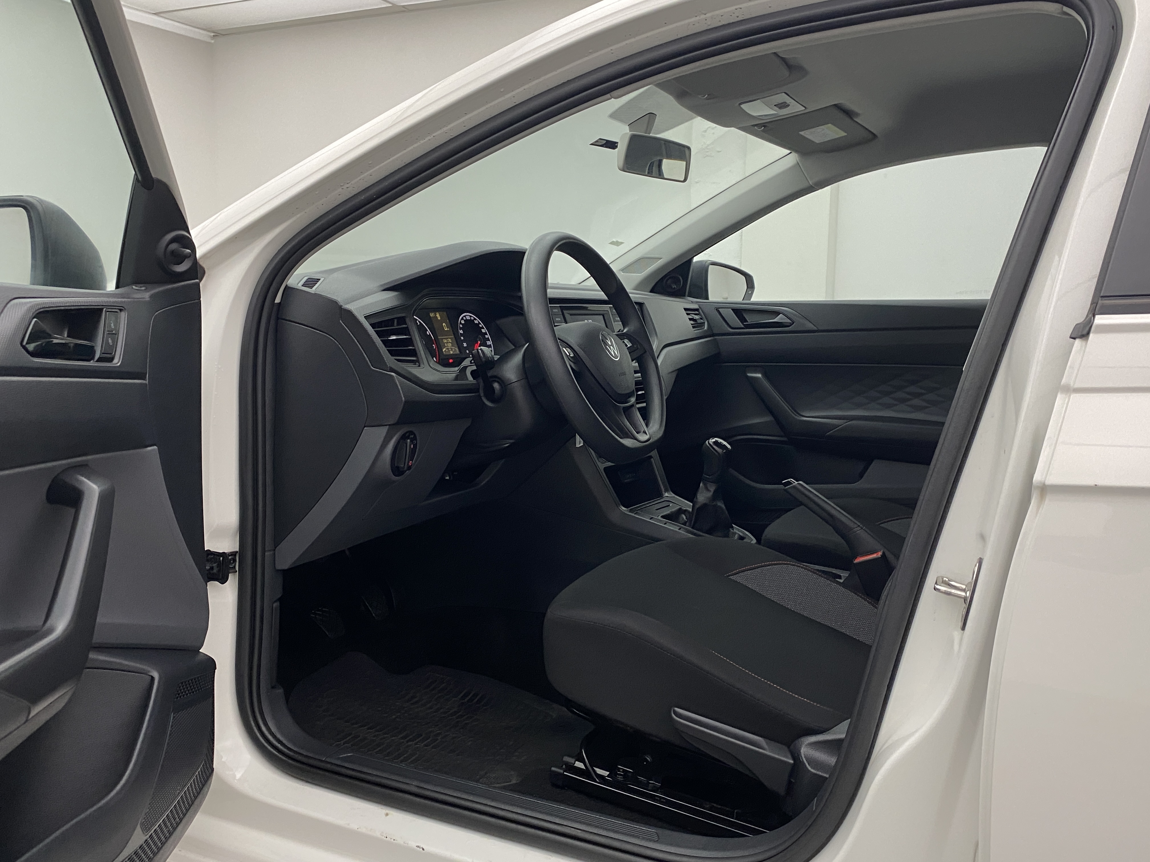 vw - volkswagen polo track 1.0 flex 12v 5p