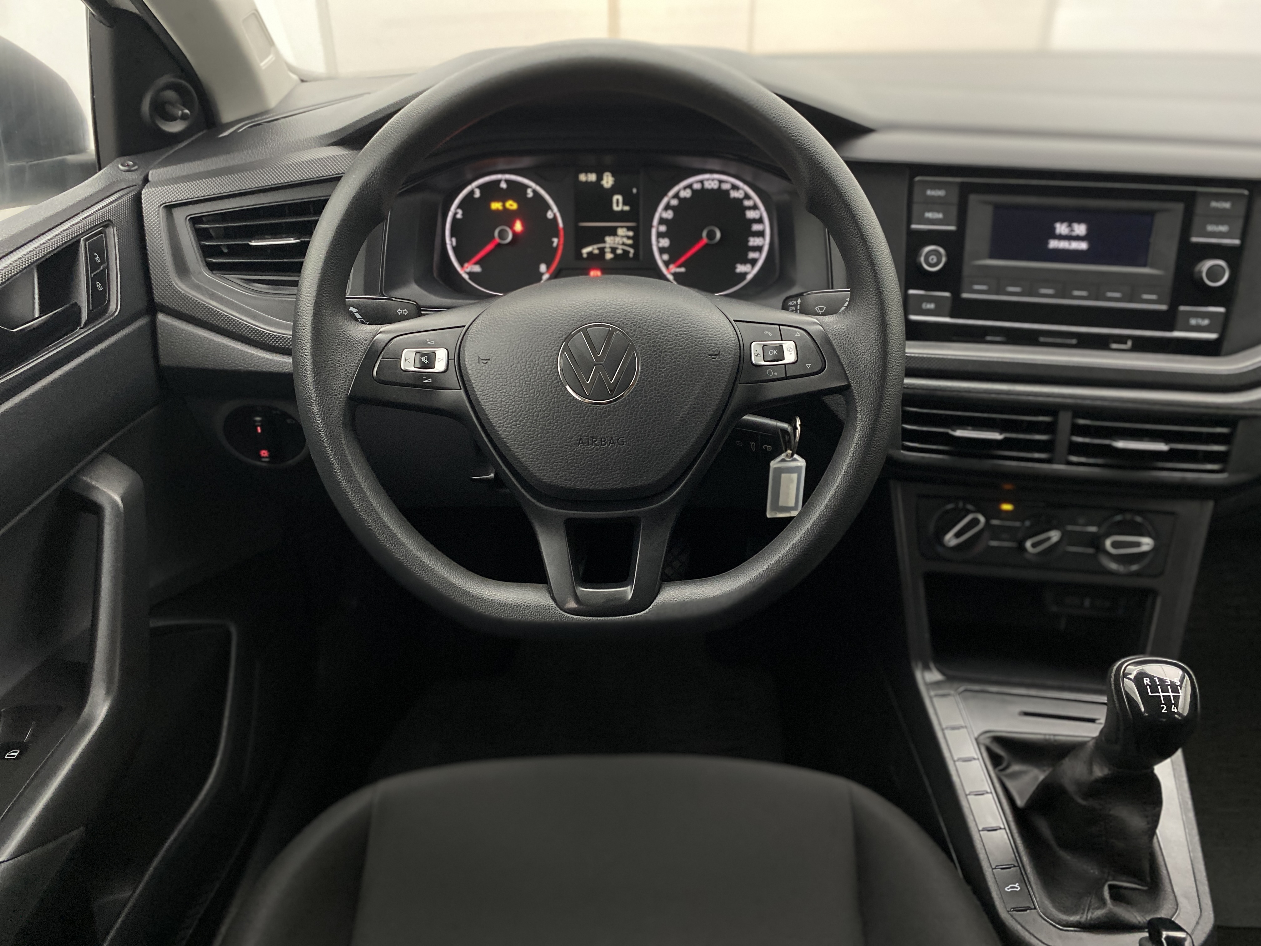 vw - volkswagen polo track 1.0 flex 12v 5p