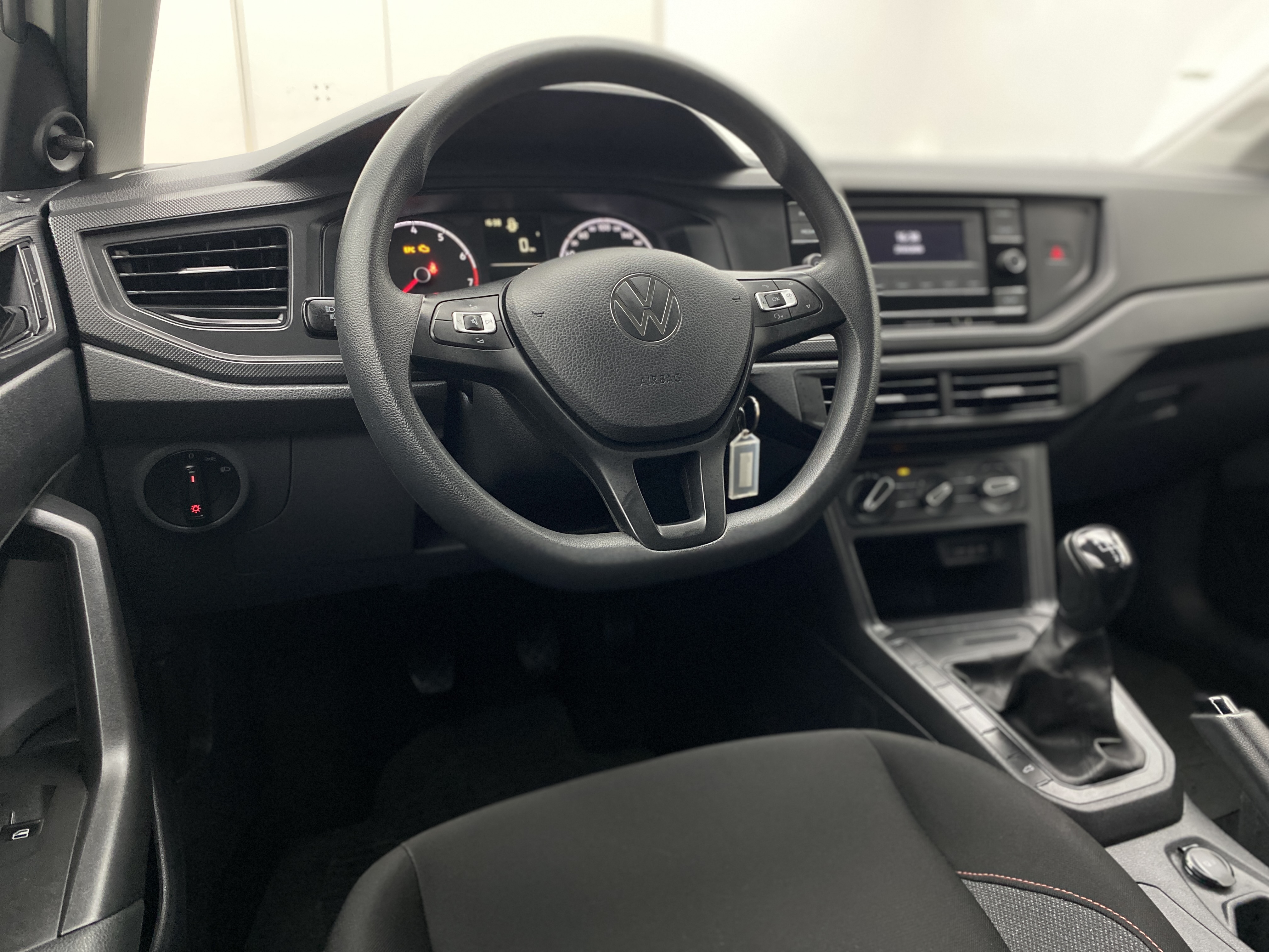 vw - volkswagen polo track 1.0 flex 12v 5p