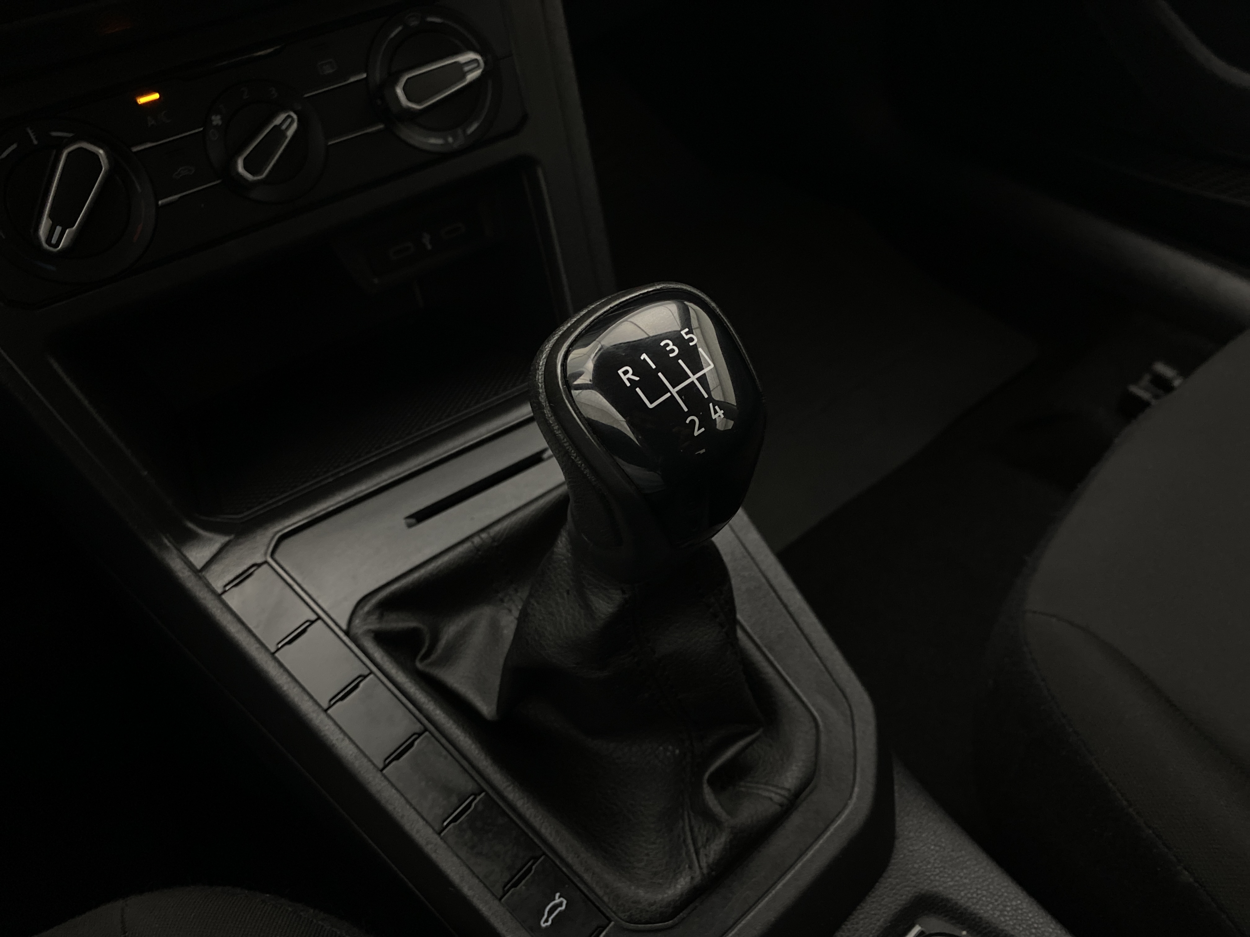 vw - volkswagen polo track 1.0 flex 12v 5p