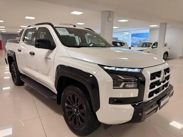 Carro Mitsubishi Triton 2026 Katana