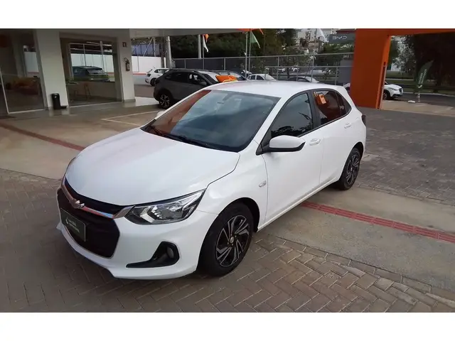 Carro Chevrolet Onix Plus 2024 LT 1.0