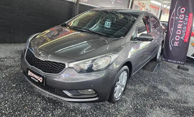Carro Kia Cerato 2014 1.6 16V (Flex)