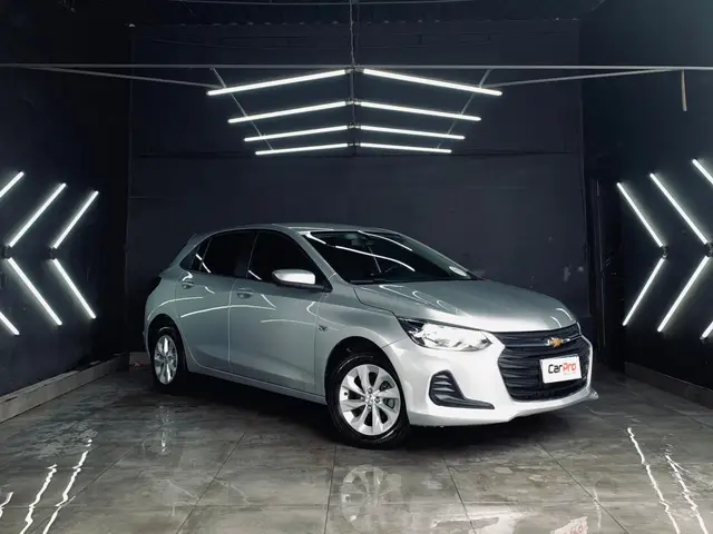 Carro Chevrolet Onix 2023 LT 1.0