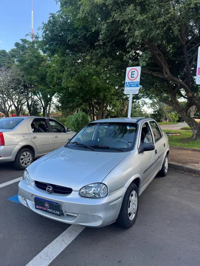 Carro Chevrolet Classic 2005 Corsa Sedan  Life 1.6