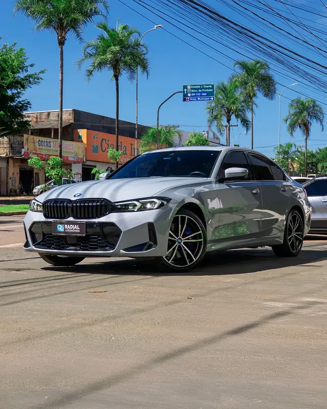 Carro BMW 330e 2024 M Sport 2.0 Turbo (Aut.) (Híb.)