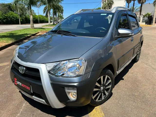 Carro Toyota Etios 2016 Cross 1.5 (Flex)