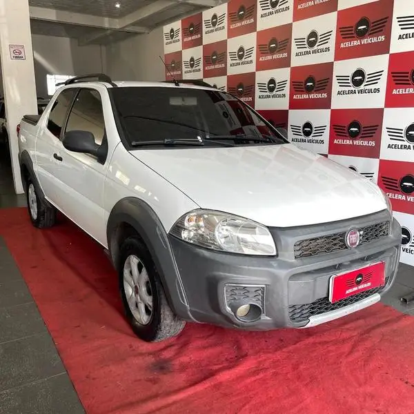Carro Fiat Strada 2014 Working Celeb.1.4 Fire Flex 8V CD