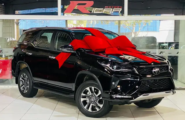 Carro Toyota SW4 2026 SRX Platinum 2.8 Turbodiesel 4x4 (Aut.) (7 Lugares)