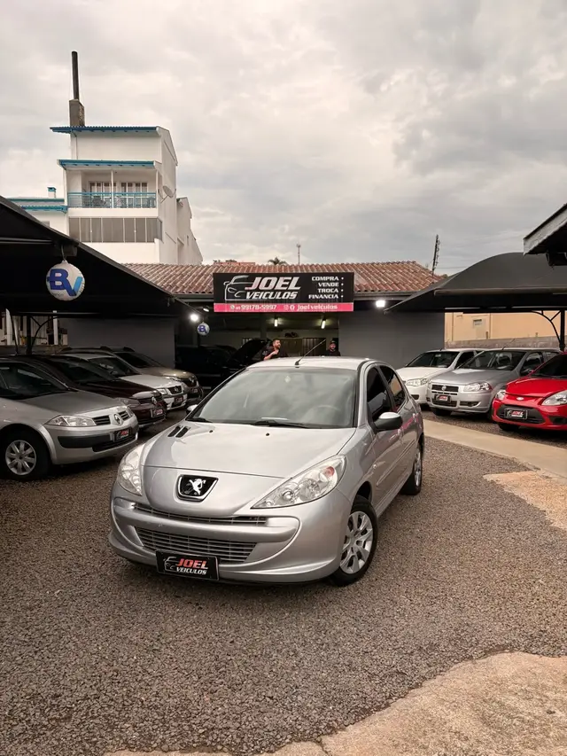 Carro Peugeot 207 2013 Hatch XR 1.4 8V (flex) 4p