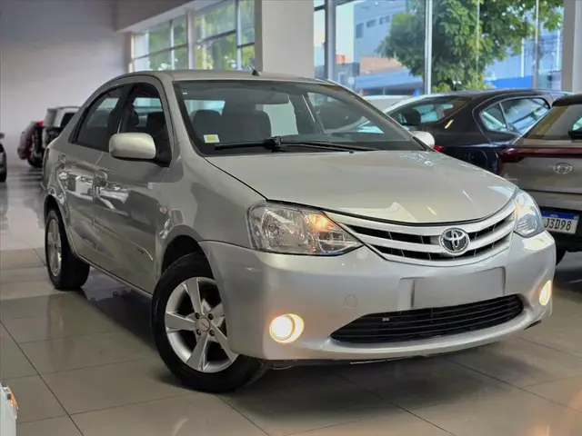 Carro Toyota Etios Sedan 2013 X 1.5 (Flex)