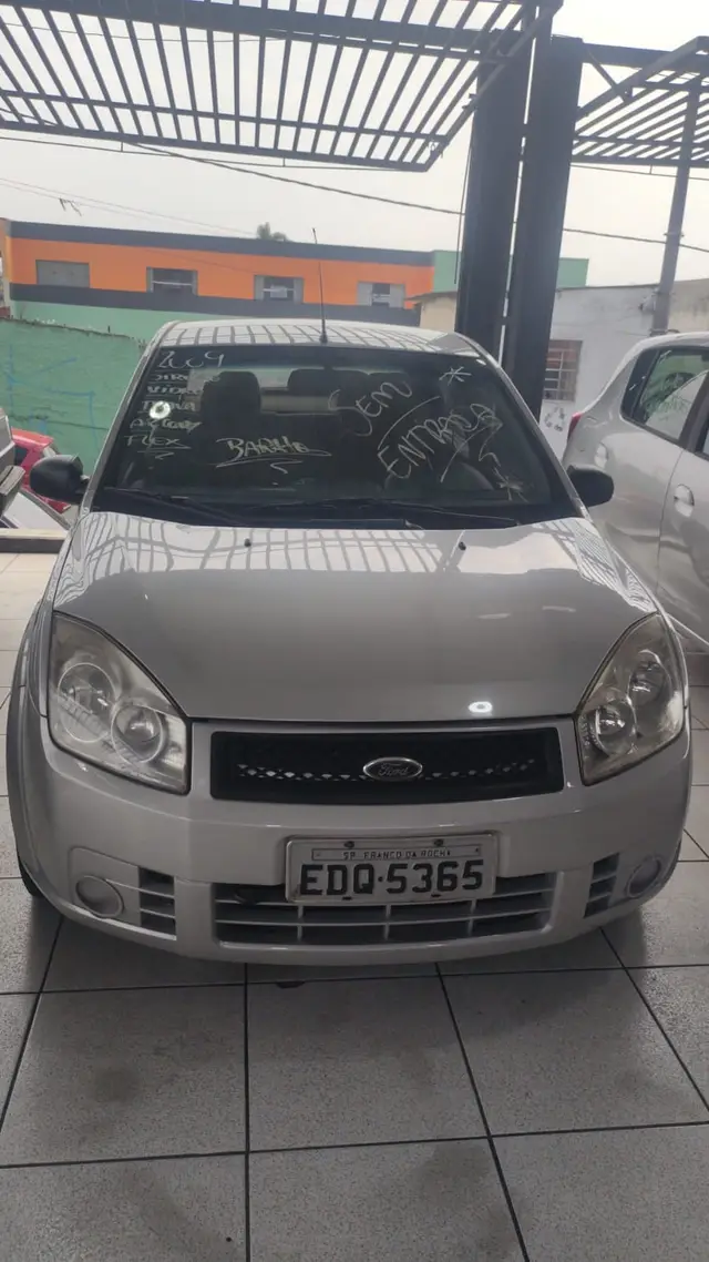 Carro Ford Fiesta Sedan 2009 1.0 (Flex)