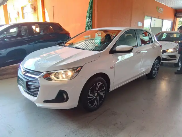 Carro Chevrolet Onix 2025 LT 1.0