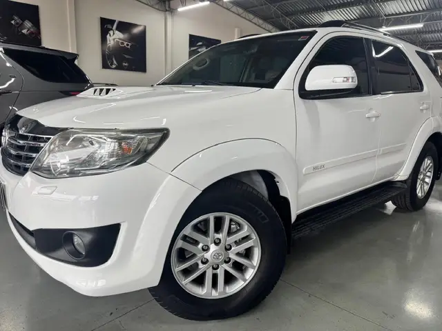 Carro Toyota Hilux SW4 2013 SRV 3.0 TDI 4X4 (5 Lugares)
