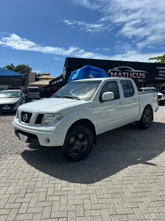 Carro Nissan Frontier 2013 XE 4x4 2.5 16V (cab. dupla)