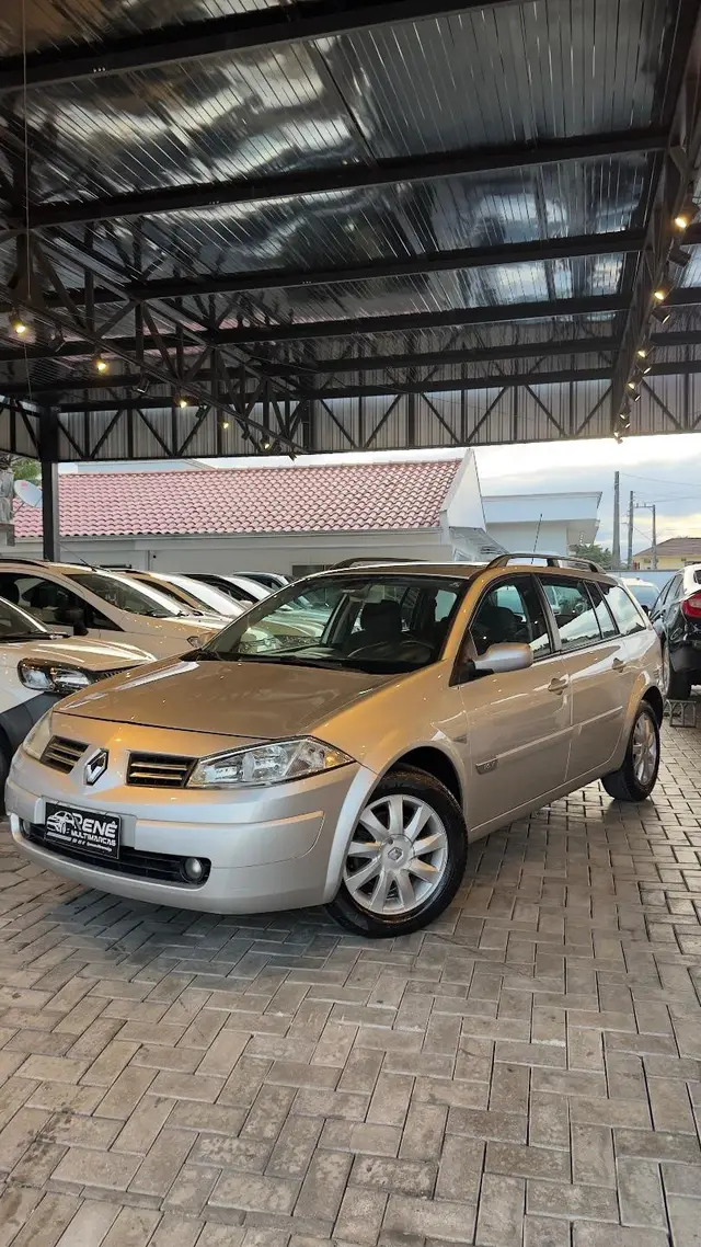 Carro Renault Megane Grand Tour 2013 Mégane Grand Tour Dynamique 1.6 16V (flex)