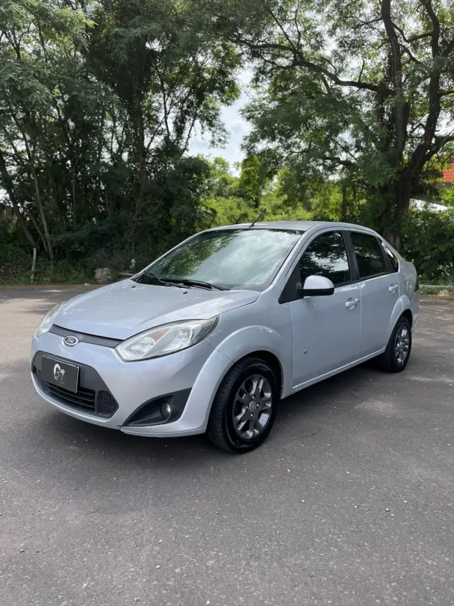 Carro Ford Fiesta Sedan 2014 SE Plus 1.6 RoCam (Flex)