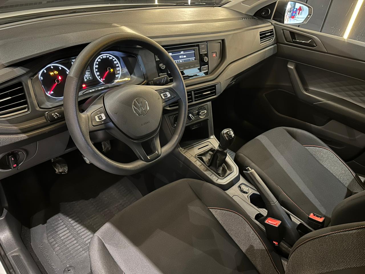 vw - volkswagen polo track 1.0 flex 12v 5p